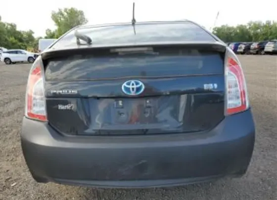 Toyota Prius 1.8L 2015 Тбилиси