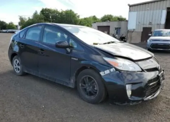 Toyota Prius 1.8L 2015 Тбилиси