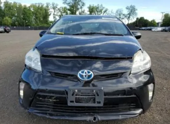 Toyota Prius 1.8L 2015 Тбилиси