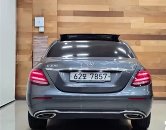 Mercedes E 2L 2 თბილისი