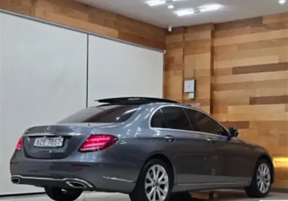 Mercedes E 2L 2 თბილისი