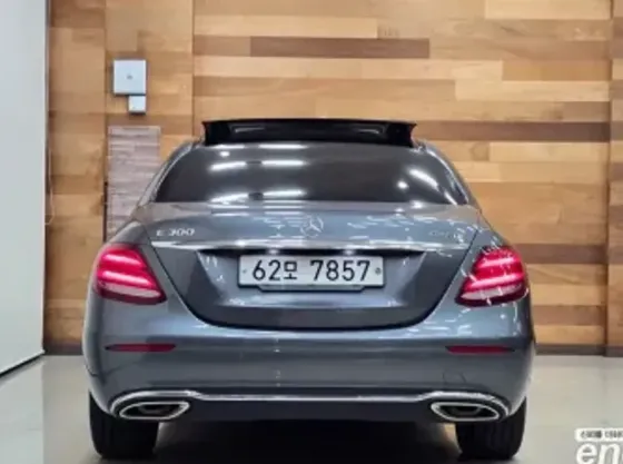 Mercedes E 2L 2 თბილისი