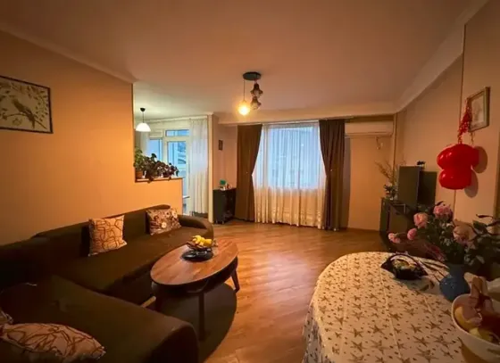 იყიდება 3 ოთახიანი ბინას 80მ² 13/13 სართ თბილისი