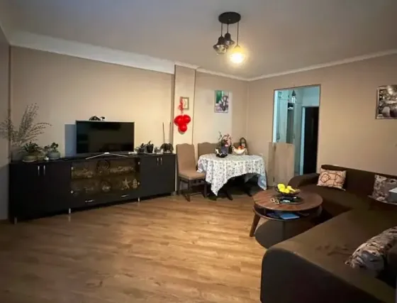 იყიდება 3 ოთახიანი ბინას 80მ² 13/13 სართ თბილისი