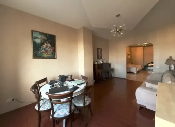 იყიდება 5 ოთახიანი ბინას 150მ² 5/13 სართ თბილისი