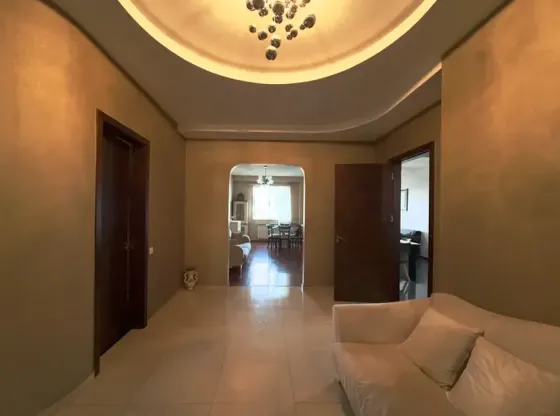 იყიდება 5 ოთახიანი ბინას 150მ² 5/13 სართ თბილისი