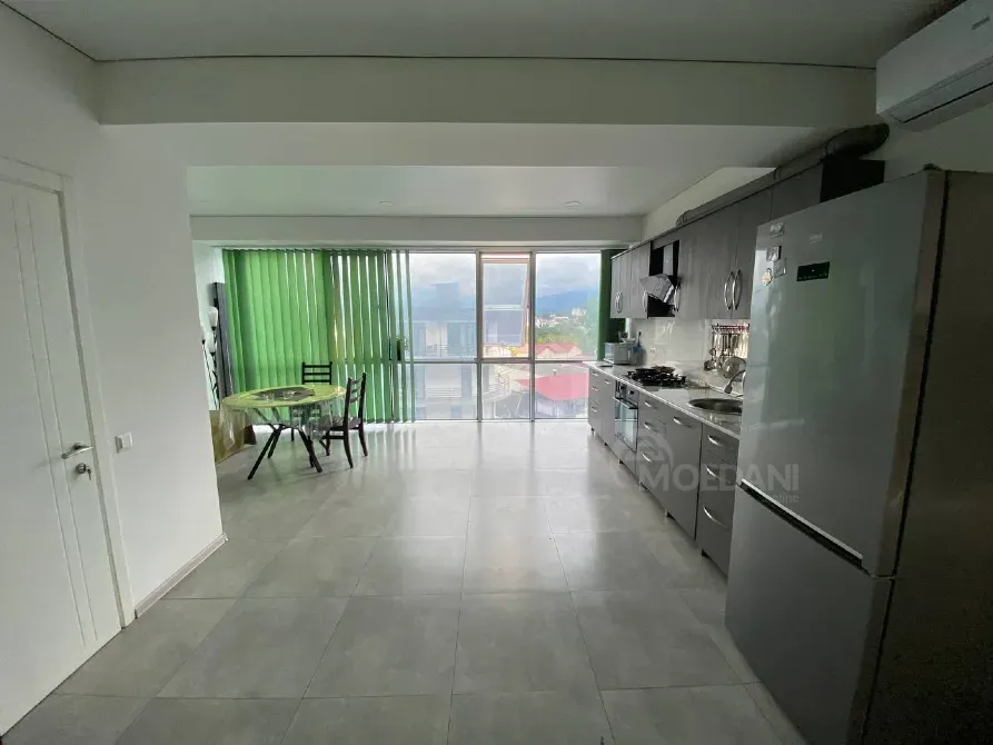 იყიდება 2 ოთახიანი ბინას 76მ² 6/10 სართ ქობულეთი - photo 2