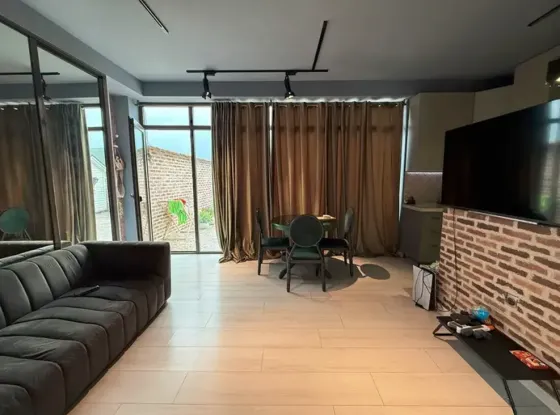 იყიდება 3 ოთახიანი ბინას 121მ² 6/6 სართ თბილისი