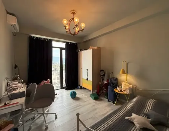 იყიდება 3 ოთახიანი ბინას 121მ² 6/6 სართ თბილისი