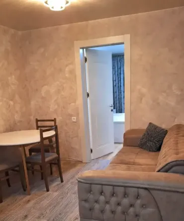 იყიდება 2 ოთახიანი ბინას 41მ² 2/8 სართ თბილისი