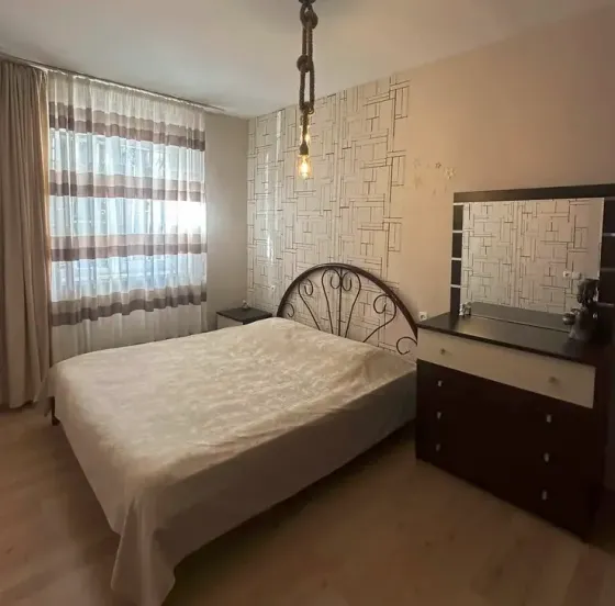 იყიდება 5 ოთახიანი ბინას 142მ² 1/9 სართ თბილისი