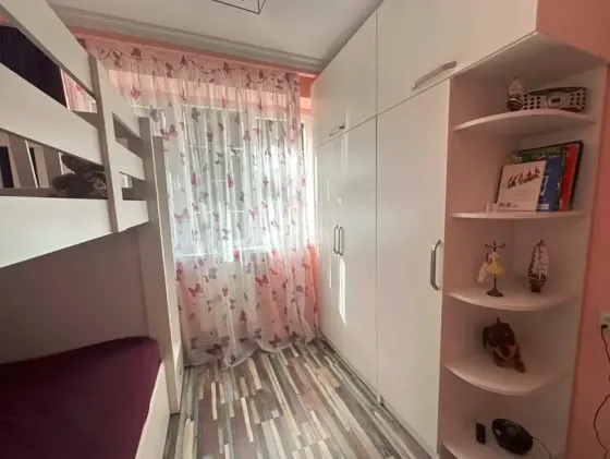 იყიდება 5 ოთახიანი ბინას 142მ² 1/9 სართ თბილისი