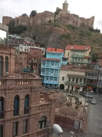 იყიდება 2 ოთახიანი ბინას 40მ² 2/3 სართ თბილისი