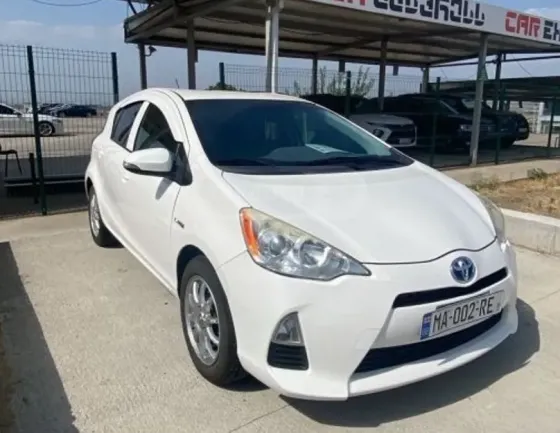 Toyota Prius C 1.5L 2014 Тбилиси