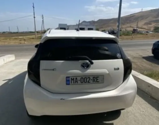 Toyota Prius C 1.5L 2014 Тбилиси