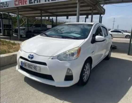 Toyota Prius C 1.5L 2014 Тбилиси