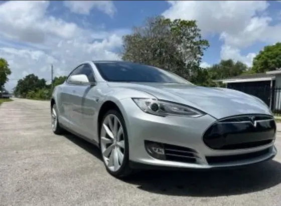 Tesla Model S 2012 Тбилиси