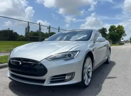 Tesla Model S 2012 Тбилиси