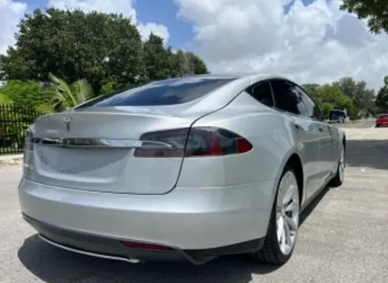 Tesla Model S 2012 Тбилиси