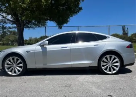 Tesla Model S 2012 Тбилиси