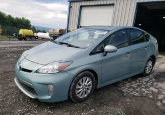 Toyota Prius 1.8L 2014 Тбилиси