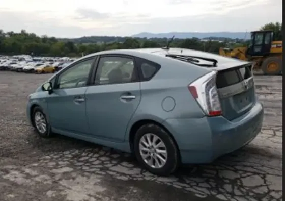 Toyota Prius 1.8L 2014 Тбилиси