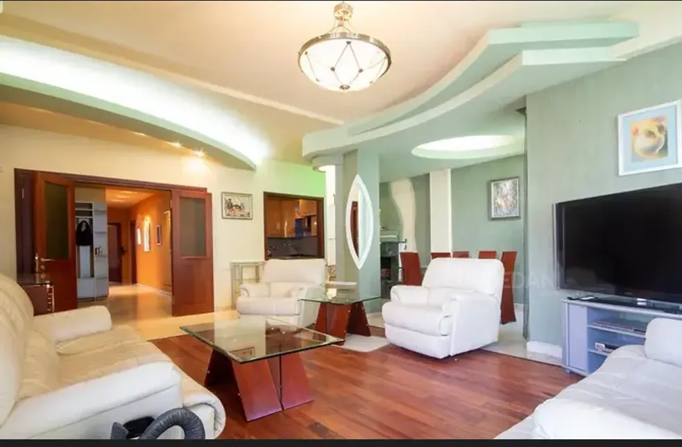 Сдам 5-комн. квартиру 1700м² 4/12 эт. Тбилиси - изображение 3