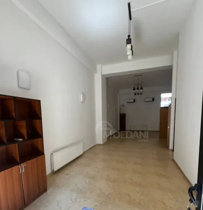 Ქირავდება უნივერსალური კომერციული ფართი საბურთალოზე თბილისი - photo 8