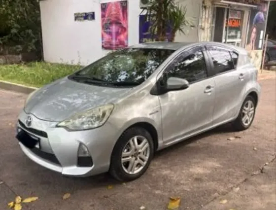 Toyota Aqua 0.1L 2012 Тбилиси