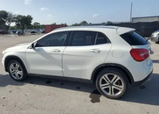 Mercedes GLA 0.2L 2015 Тбилиси