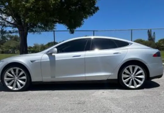 Tesla Model S 2012 Тбилиси