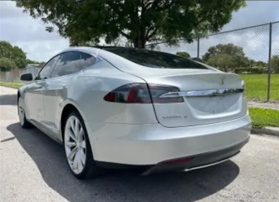Tesla Model S 2012 Тбилиси