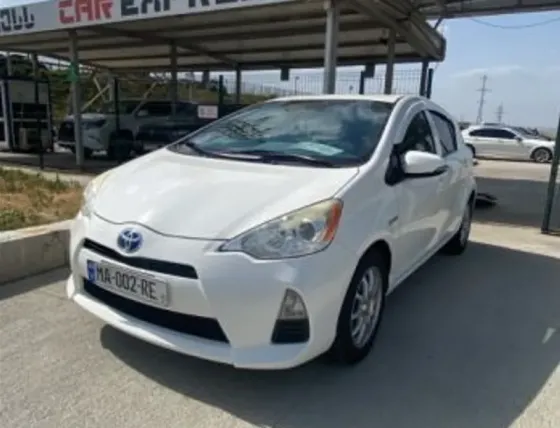 Toyota Prius C 1.5L 2014 Тбилиси
