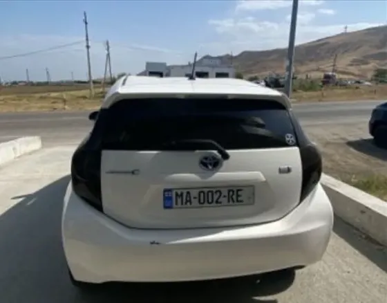 Toyota Prius C 1.5L 2014 Тбилиси