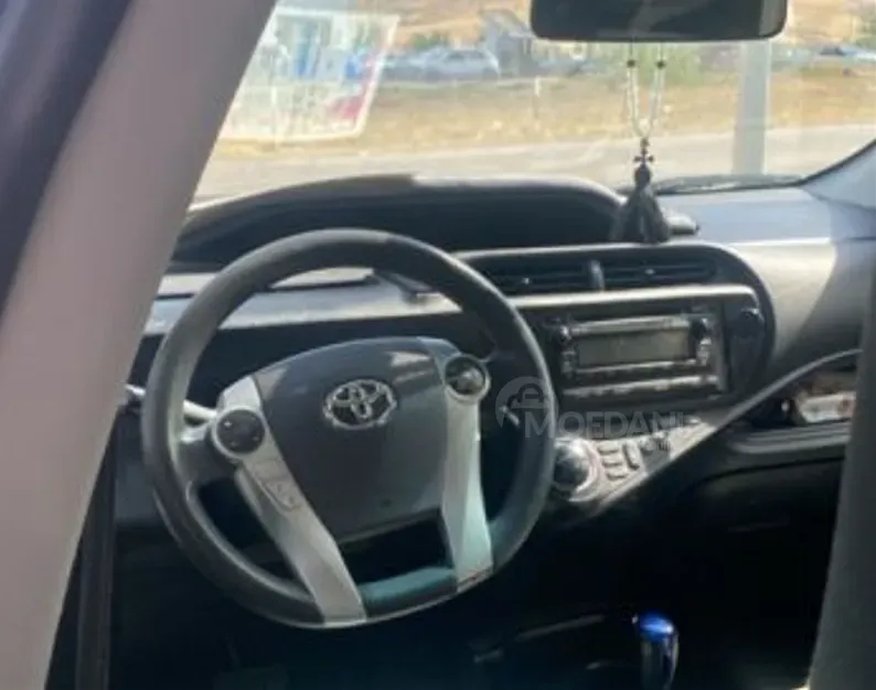 Toyota Prius C 1.5L 2014 Тбилиси - изображение 4