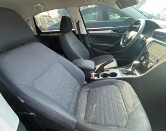 Volkswagen Passat 2 2021 Тбилиси
