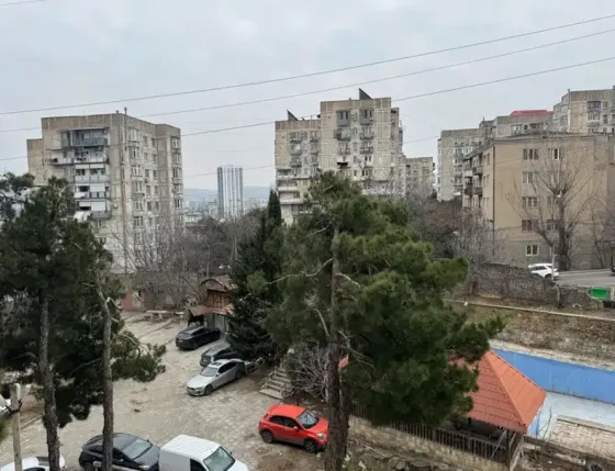 იყიდება 2 ოთახიანი ბინას 42მ² 4/9 სართ თბილისი