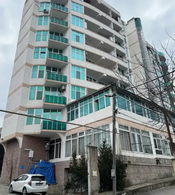 Продам 2-комн. квартиру 42м² 4/9 эт. Тбилиси - изображение 1