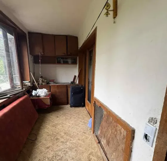 იყიდება 3 ოთახიანი ბინას 72მ² 4/5 სართ თბილისი