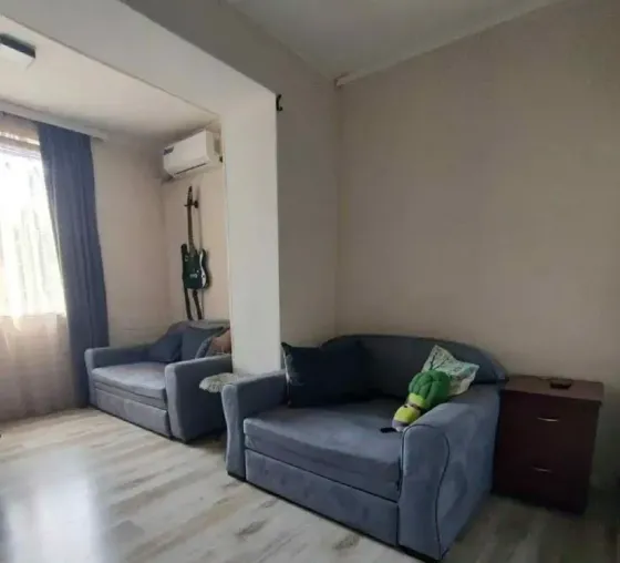 იყიდება 2 ოთახიანი ბინას 40მ² 4/5 სართ თბილისი