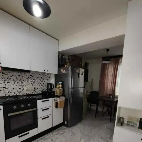 იყიდება 2 ოთახიანი ბინას 40მ² 4/5 სართ თბილისი