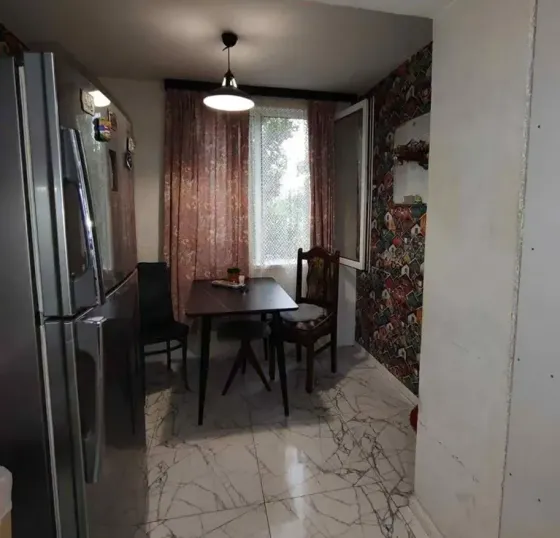 იყიდება 2 ოთახიანი ბინას 40მ² 4/5 სართ თბილისი