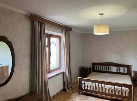 იყიდება 4 ოთახიანი ბინას 85მ² 5/5 სართ თბილისი