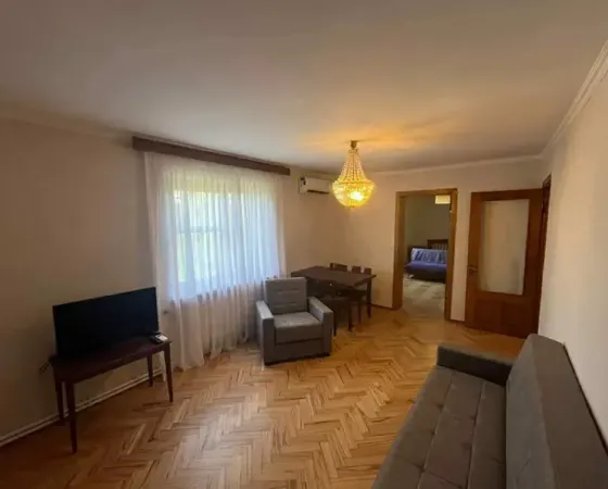 იყიდება 4 ოთახიანი ბინას 85მ² 5/5 სართ თბილისი