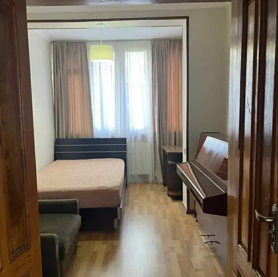 იყიდება 4 ოთახიანი ბინას 85მ² 5/5 სართ თბილისი