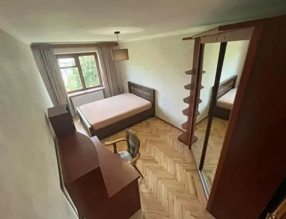 იყიდება 4 ოთახიანი ბინას 85მ² 5/5 სართ თბილისი