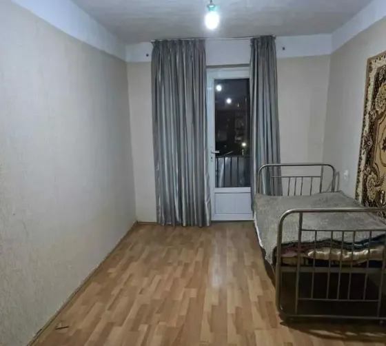 იყიდება 2 ოთახიანი ბინას 65მ² 4/8 სართ თბილისი