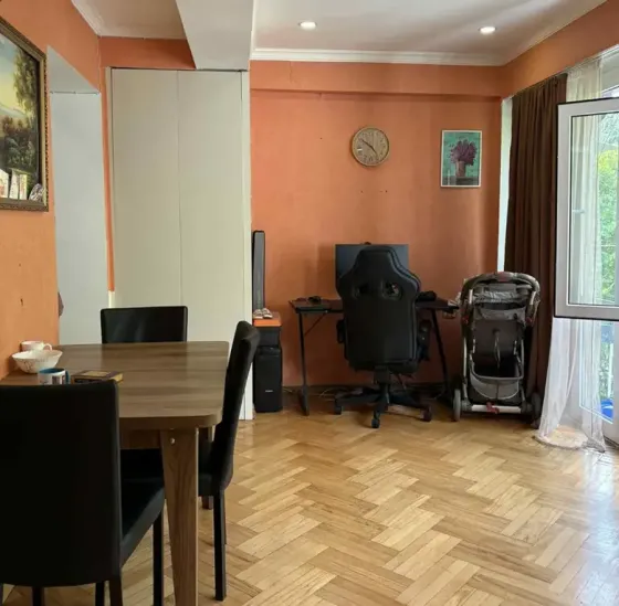 იყიდება 2 ოთახიანი ბინას 75მ² 5/5 სართ თბილისი