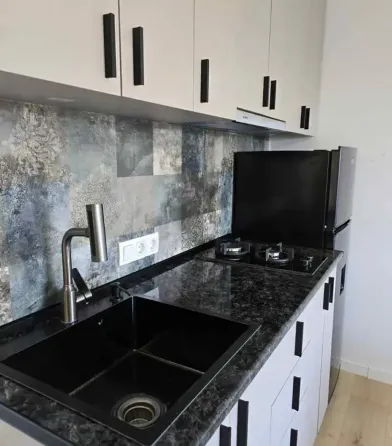 იყიდება 2 ოთახიანი ბინას 33მ² 5/6 სართ თბილისი