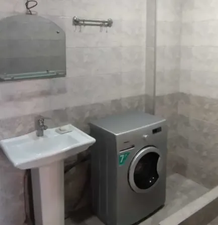 იყიდება 2 ოთახიანი ბინას 45მ² 2/5 სართ თბილისი